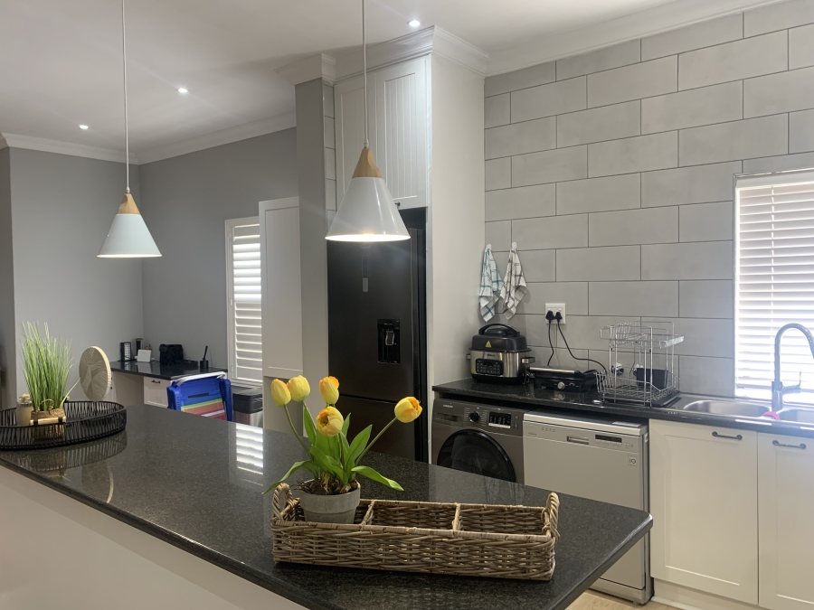 To Let 3 Bedroom Property for Rent in Big Bay Western Cape